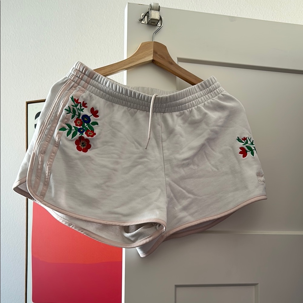 Adidas Women's FASHION GRAPHICS FLORAL SHORTS size M